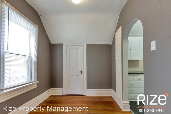 Building Photo - 327-333 E 100 S