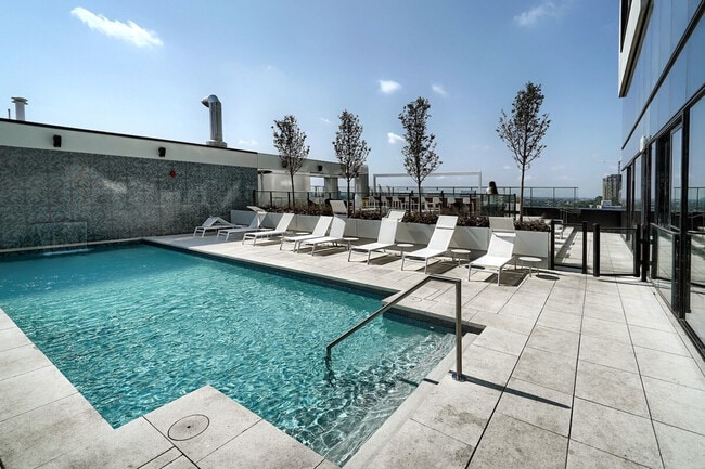 Building Photo - 50 Rue de la Montagne