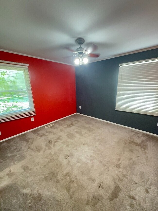 Building Photo - Charming 3 Bedroom, 2 Bathroom Home - 319 ...