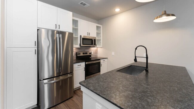 Cocina con electrodomésticos de acero inoxidable - Trailwinds Grapevine