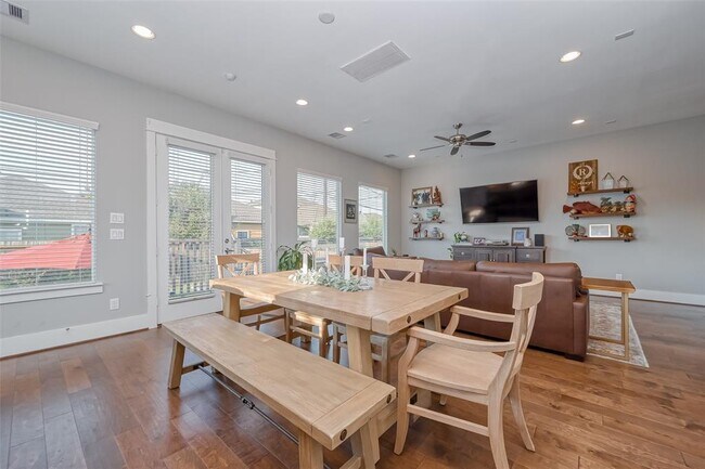 Foto del edificio - 338 Yale Oaks Ln