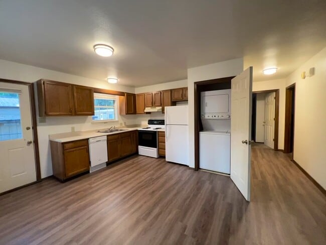 Building Photo - 108 Raymond Buckner Dr