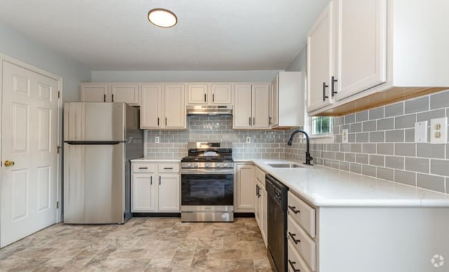 Building Photo - 330 Charles Cir