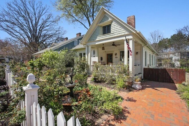 Foto del edificio - 788 Lake Ave NE