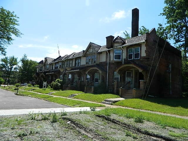 Building Photo - 10010 Lamont Ave