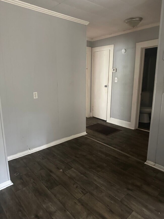 Foto del edificio - Charming 3 bedroom 1 bath with plenty of open space!