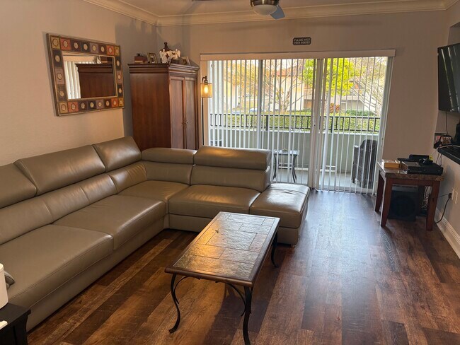 Foto del edificio - 404 Belmont Pl