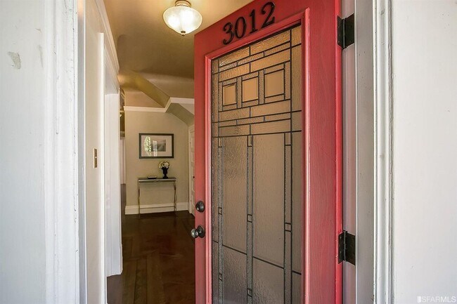 Building Photo - Amazing Cow Hollow 3 bedroom Condo w/remodeled kitchen, hardwood floors and lots of light!