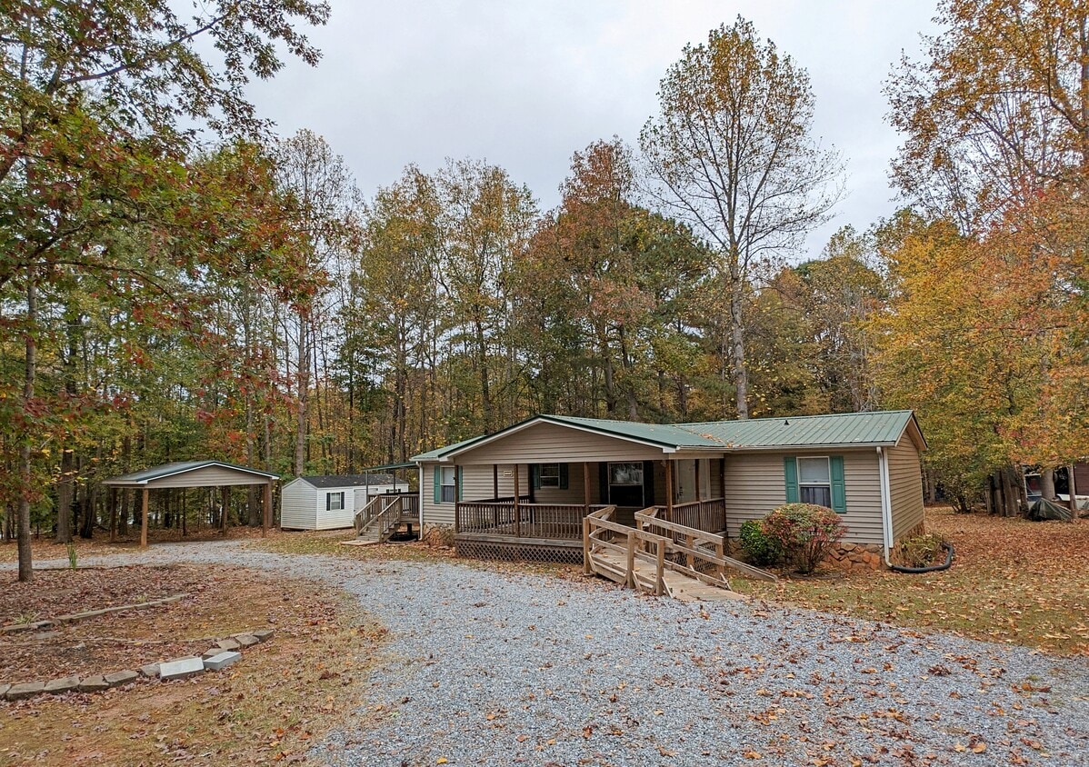 1340 Meadowland Dr, Lincolnton, NC 28092 House Rental in Lincolnton