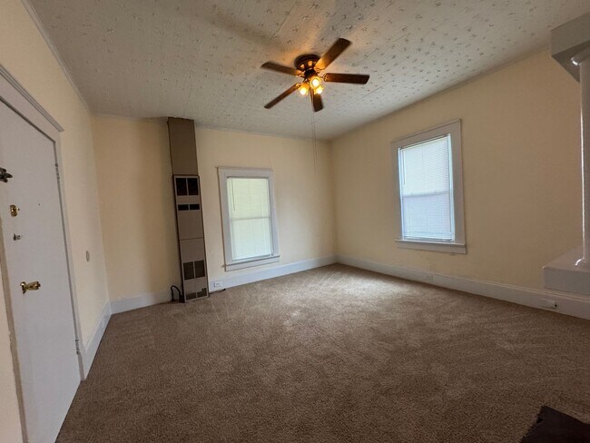 Foto del edificio - MOVE-IN READY!