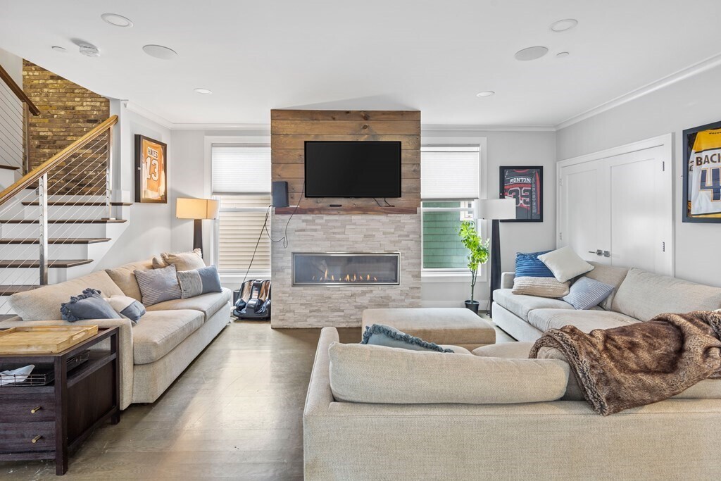 Foto principal - 333 W 3rd St