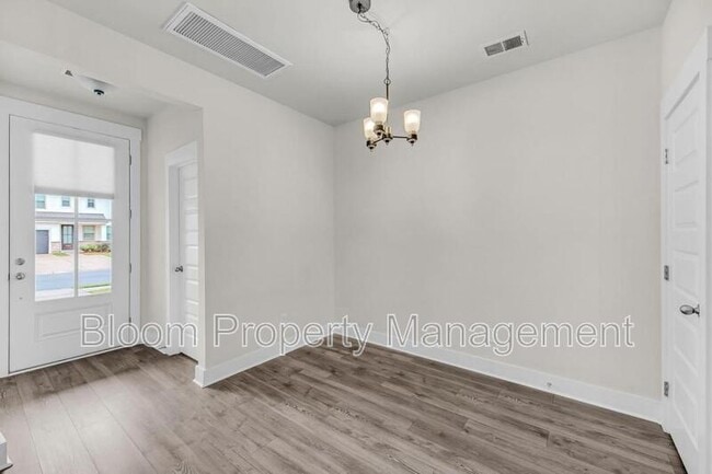 Building Photo - 7770 Park Gate Dr