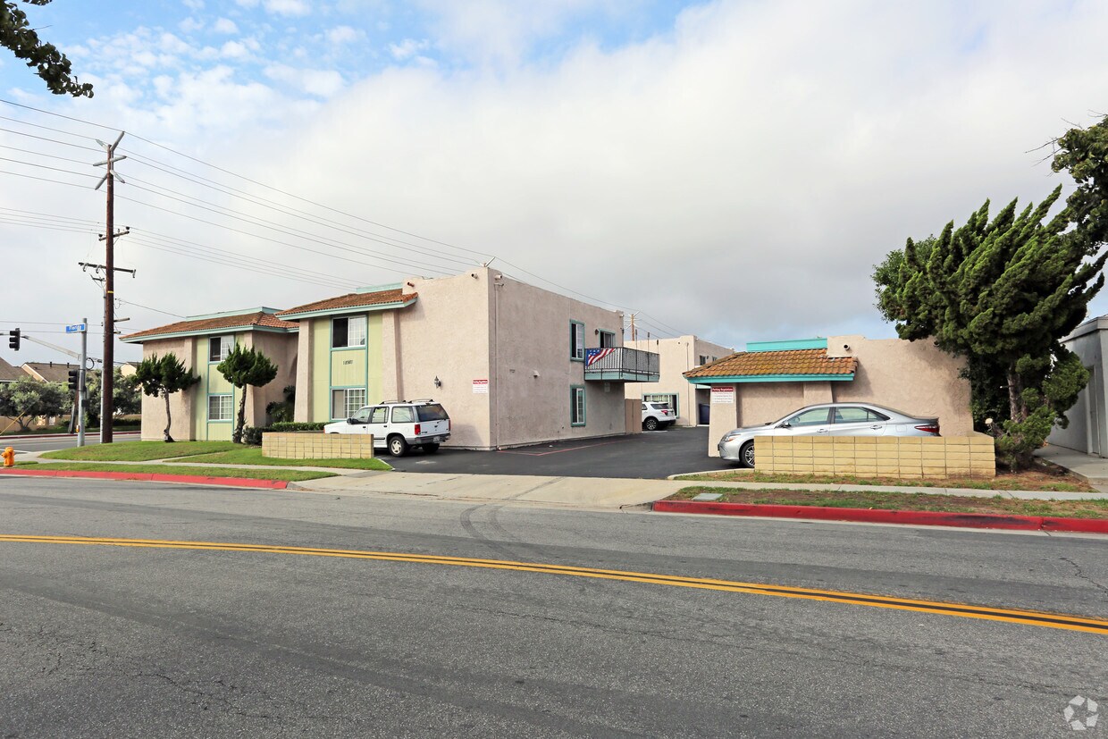 Building Photo - 18981 Florida St