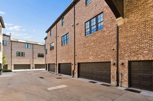 Photo - 14995 Oak St (Addison, TX) Townhome