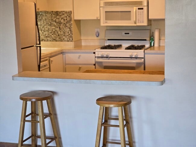 Building Photo - 1550 Worcester Rd