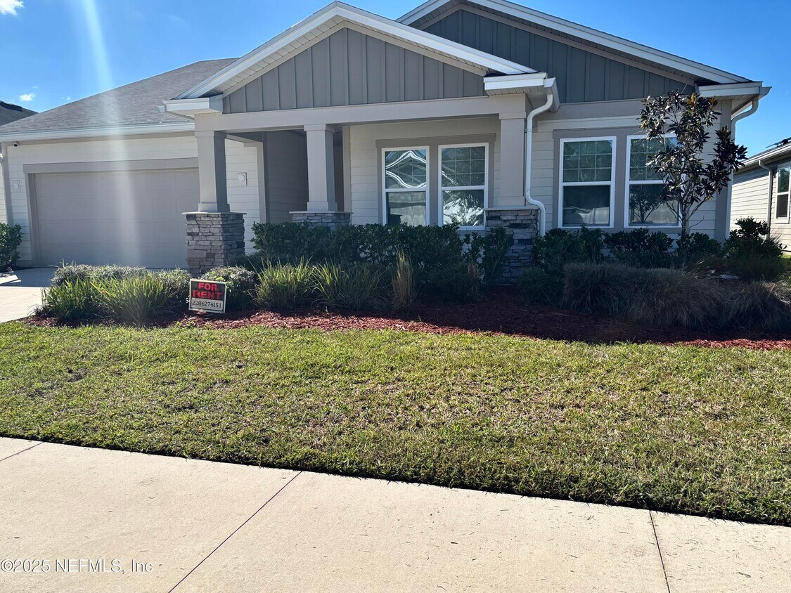 Foto principal - 12032 Bridgehampton Rd