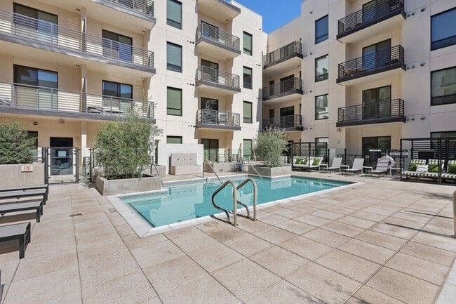 Building Photo - Sentral Old Town