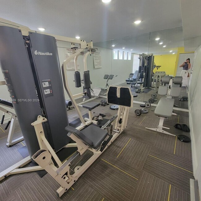 Foto del edificio - 6272 NW 186th St