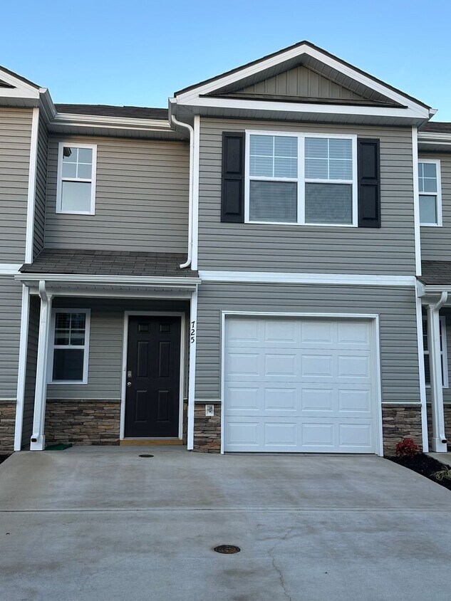 725 Theobald Wy, Kingsport, TN 37660 Townhome Rentals in Kingsport TN