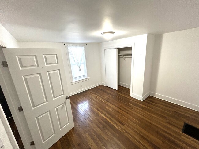 Bedroom - 808 Park Ave