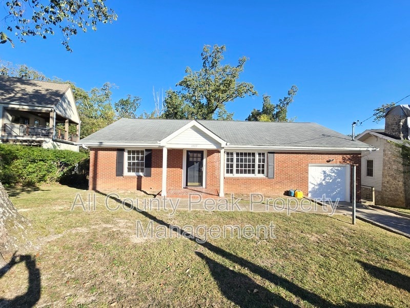 Foto principal - 3409 Alta Vista Dr