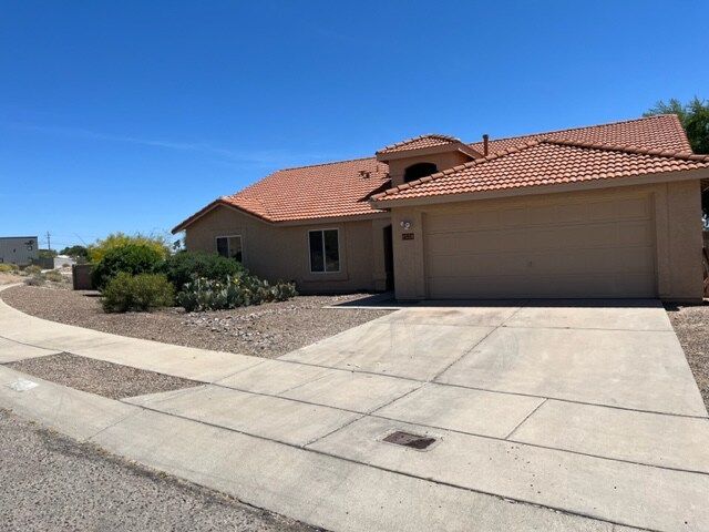 Foto principal - 2550 S Perillo Dr