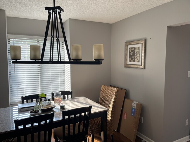 Foto del edificio - 2425 Cypress Ct