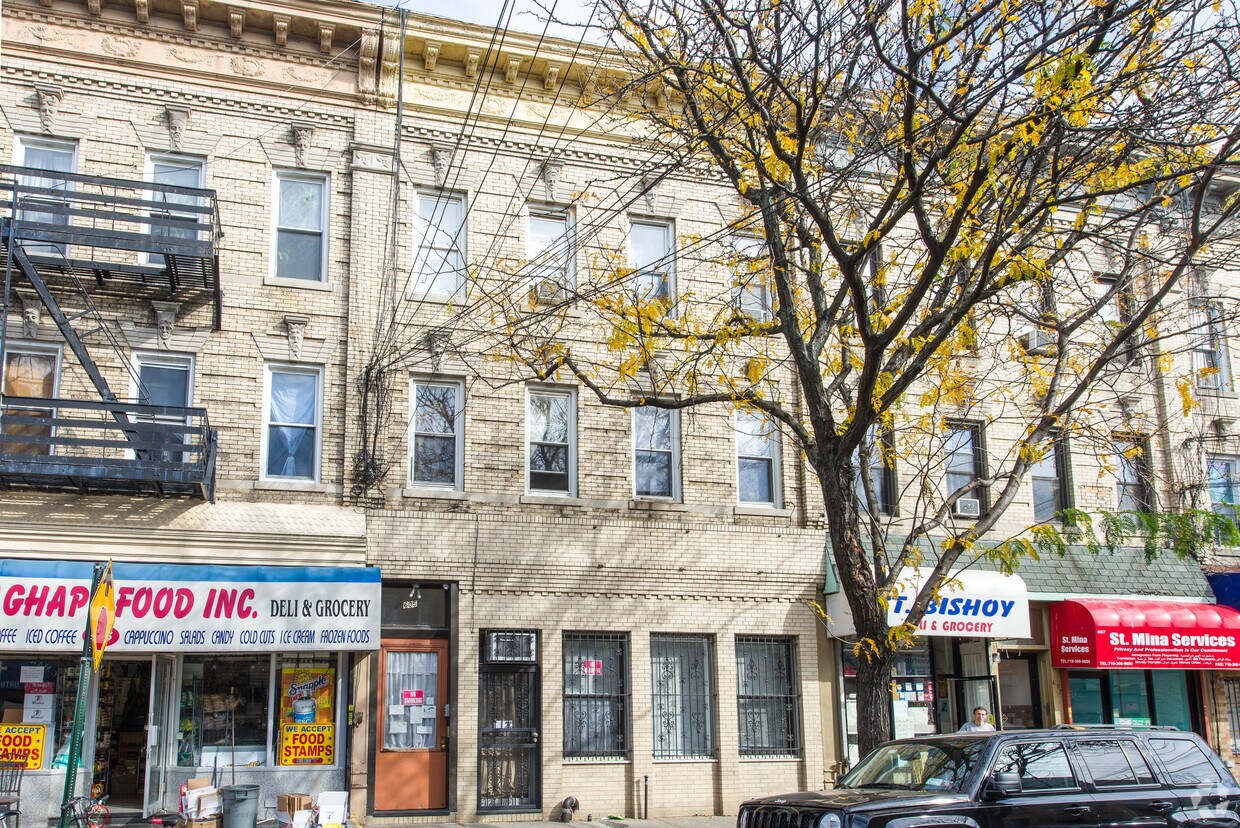 Exterior Photo - 605 Woodward Ave
