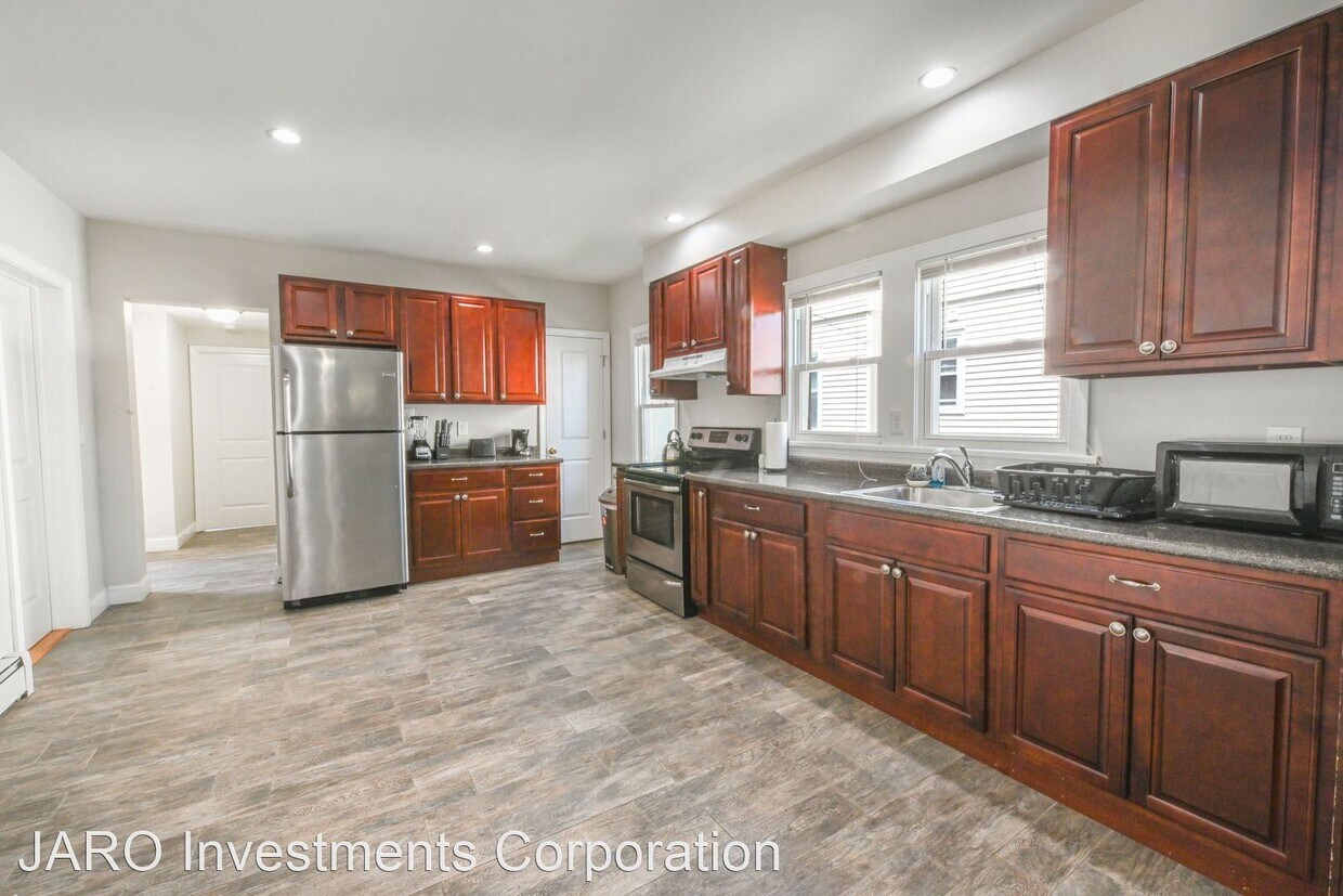 Primary Photo - 4 br, 2 bath House - 41 Adams Street