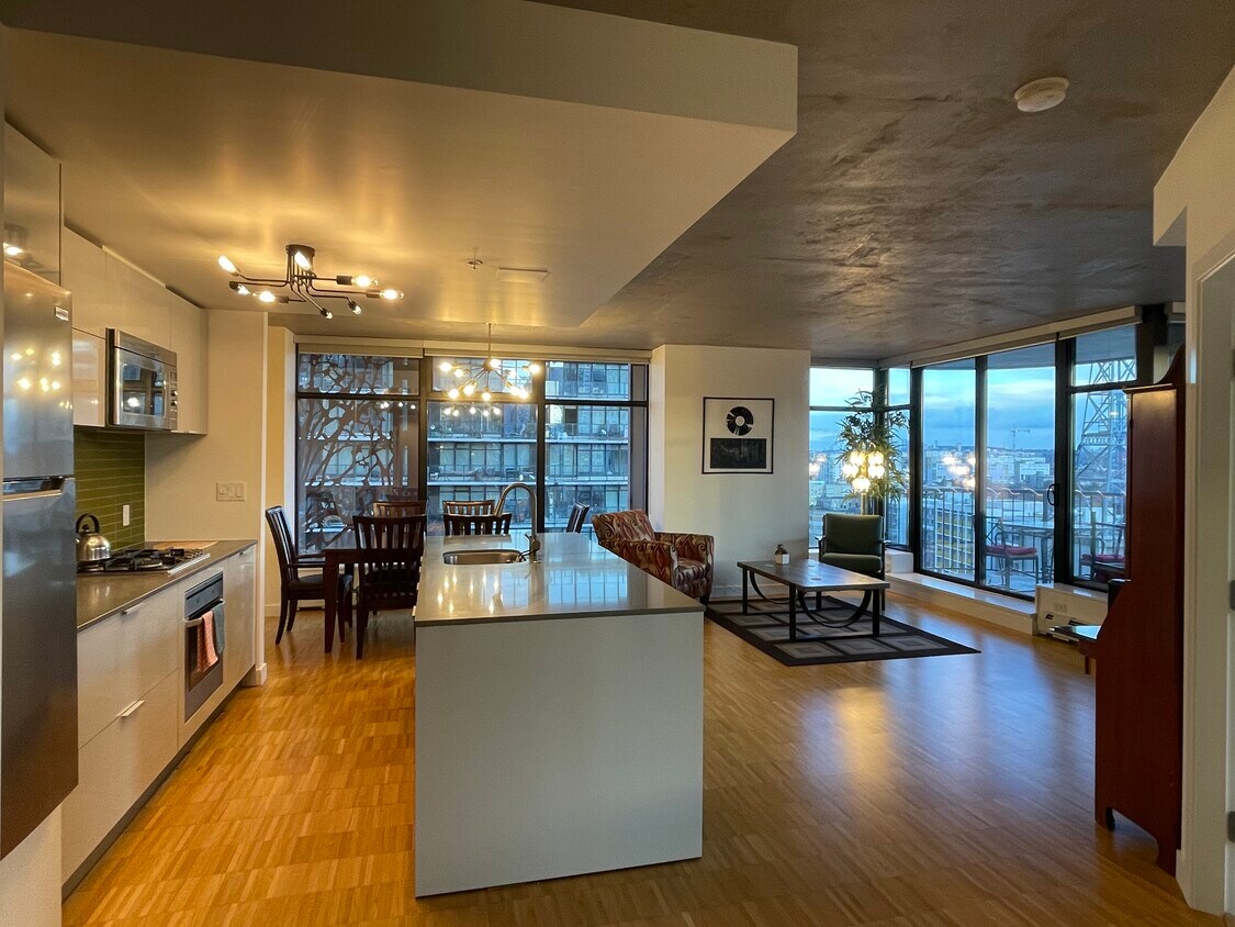 Main space - kitchen island - 128 Cordova St W