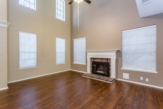 Building Photo - 6926 Shady Ln