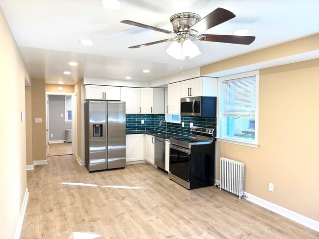 Building Photo - 8505 Greenwood Ave