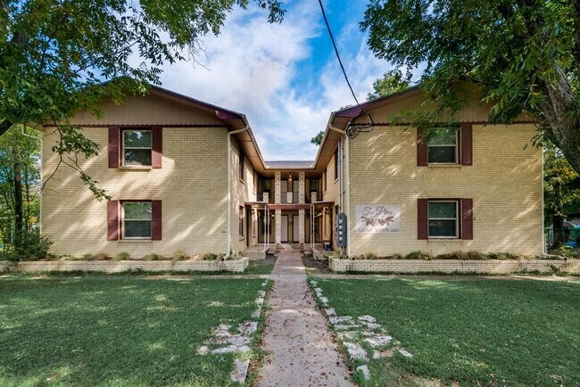 Building Photo - 307 4th St