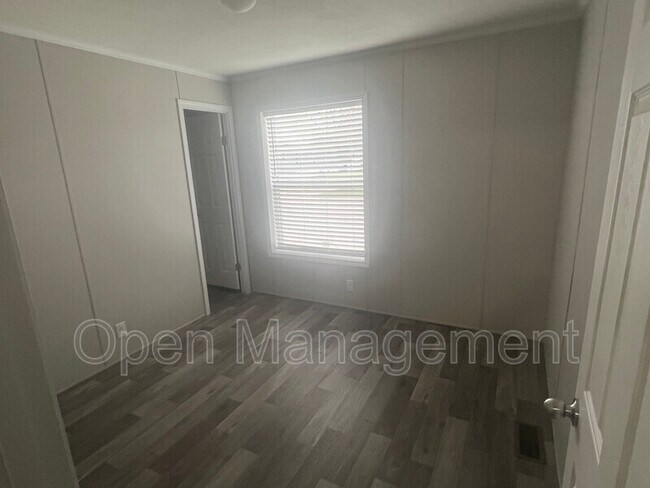 Foto del edificio - 916-3 1/3 3rd Ave E