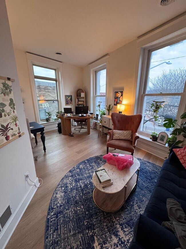 Foto del edificio - 1 Bedroom + Office Space in Emmaus