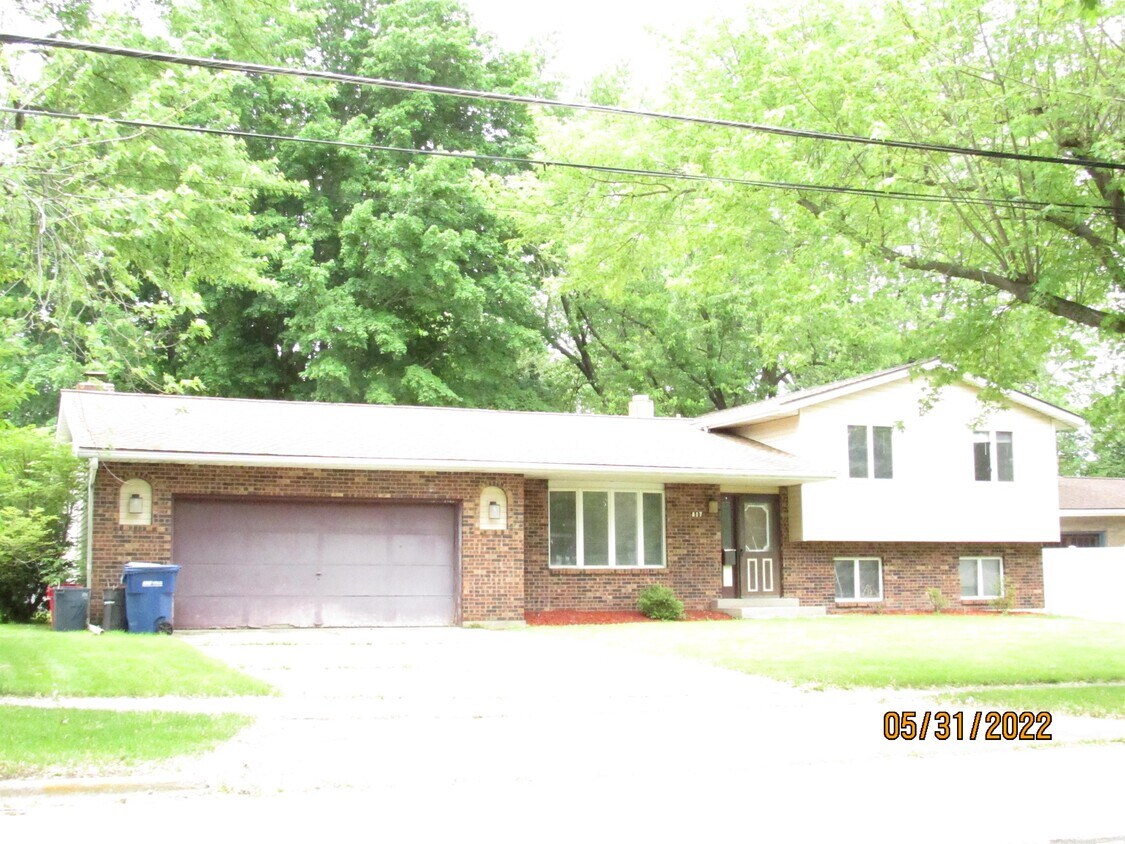 Primary Photo - 709 Normal Rd