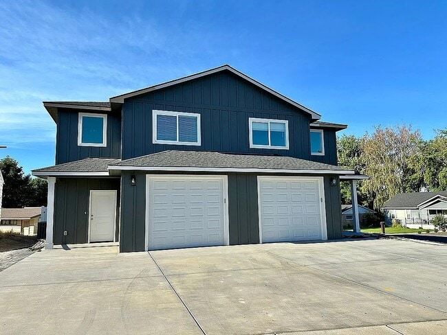 Building Photo - 4412 Alpine Way