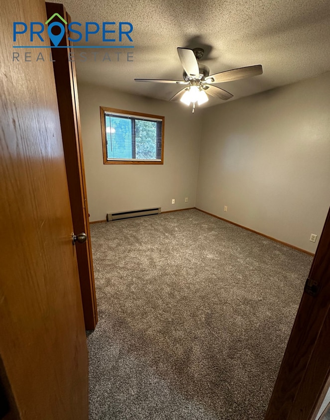 Primary Photo - Spacious 3 Bedroom In Quiet Area