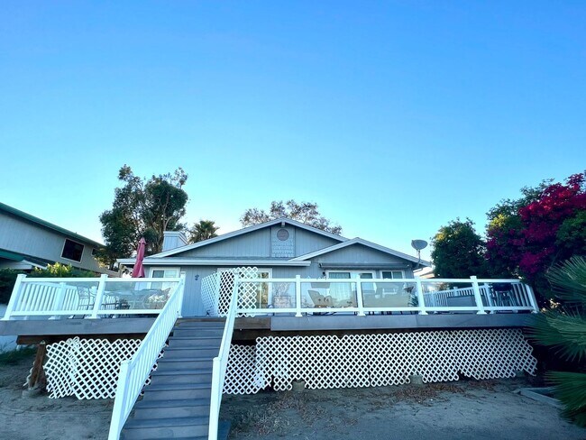 Foto del edificio - Gorgeous 3 Bed 2 Bath on the Lake with doc...