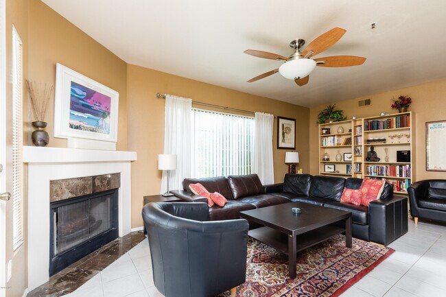 Foto del edificio - 9451 E Becker Ln