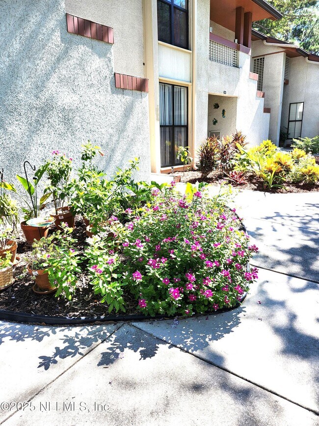 Foto del edificio - 2802 Wood Hill Dr