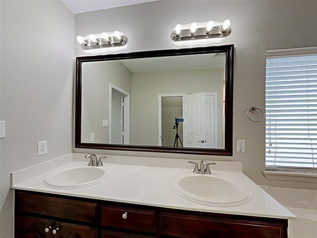 Building Photo - 12825 Hidden Valley Ct