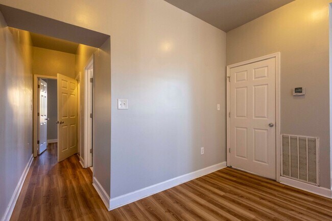 Foto del edificio - Townhome for rent in Reservoir Hill!