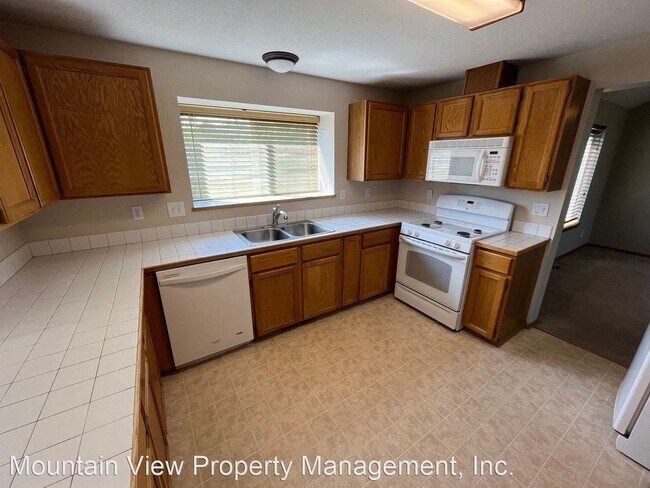 Foto del edificio - 3 br, 2.5 bath House - 3109 NE Cromwell Ct.