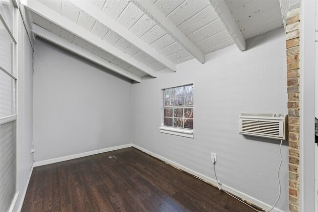 Building Photo - 1805 Haymeadow