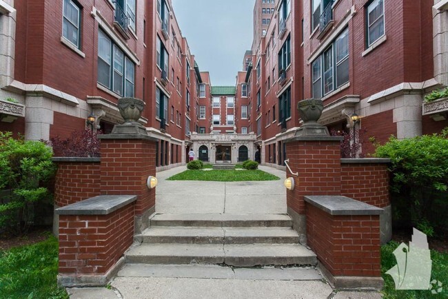 Building Photo - 428 W Surf St