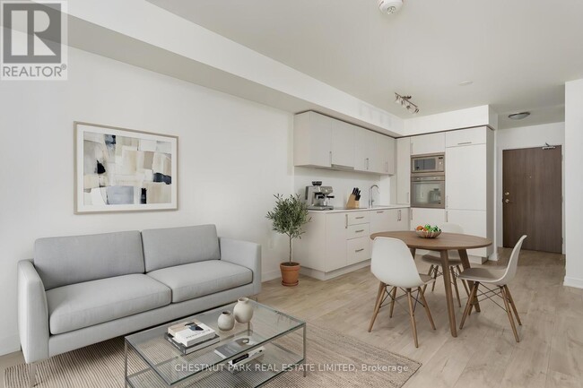 Building Photo - 576 Front St W