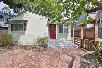 Building Photo - 556 N 4th St