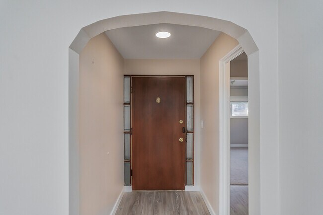 Foto del edificio - 1732 Dexter Ave N