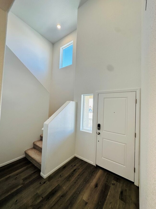 Building Photo - Charming Newer 3 bedroom House
